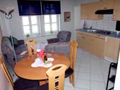 Ferienwohnung 5 - K&uuml;che mit Esstisch